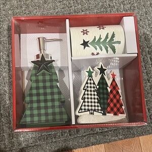BNWT Festive Tree Dispenser, Tumbler and Toothbrush Set